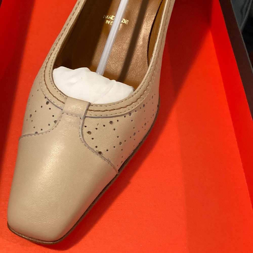 Bruno Magli mid heels size slip on pumps 9C  Beige